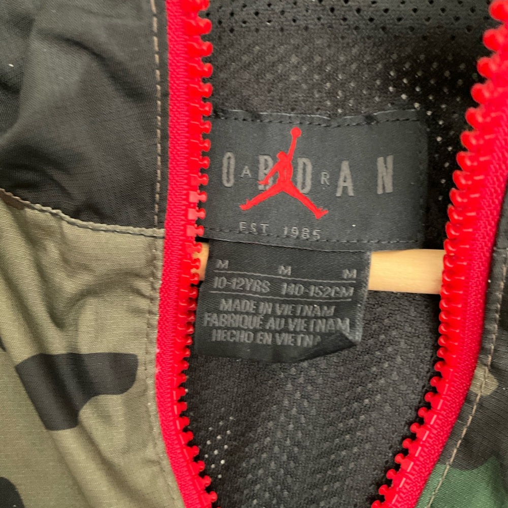 Nike Air Jordan Camo Jacket with Red Zipper Boys M (10-12) - Picture 4 of 13
